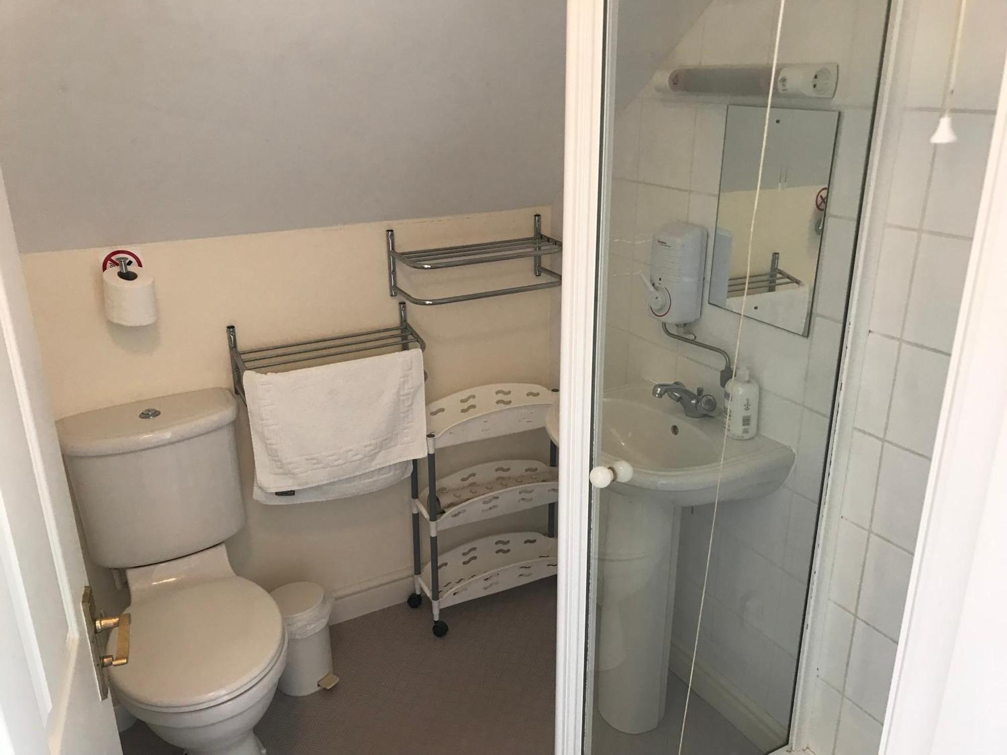The Olde Peculiar Hotel Rugeley Room photo